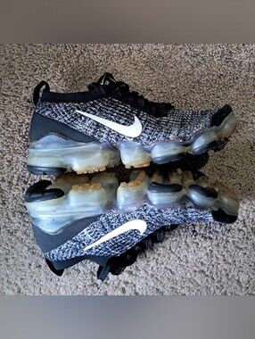Nike Women's Vapormax Flyknit Oreo Black Gray Size 7.5
